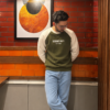6f132abd-366e-4343-88ce-ce8f59669325 BLUTEEE_essentials Sweatshirt olive X white