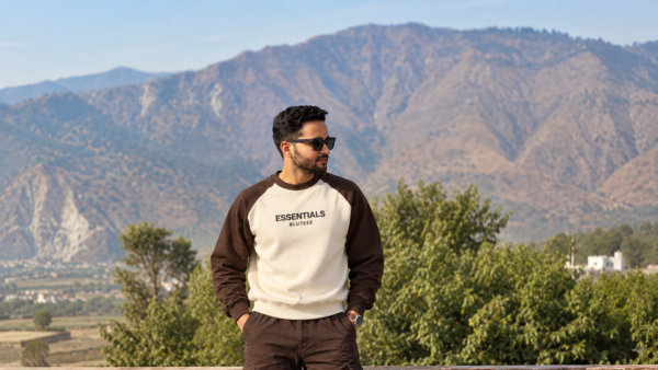 d724e11b-34a4-48e3-9cb8-2f495e6165e5 BLUTEEE_essentials Sweatshirt off white X coffee